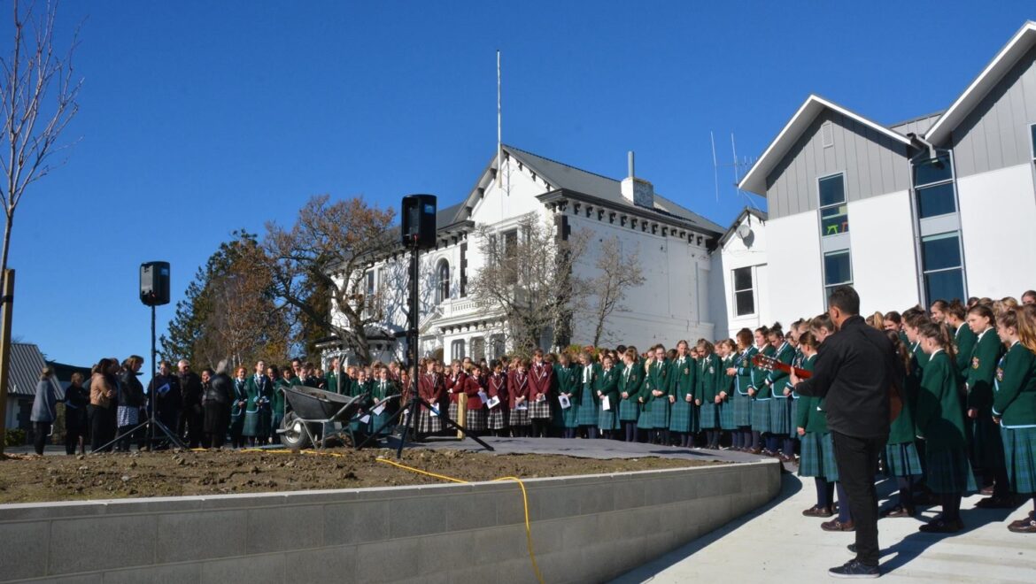 เรียนต่อนิวซีแลนด์ Craighead Diocesan School